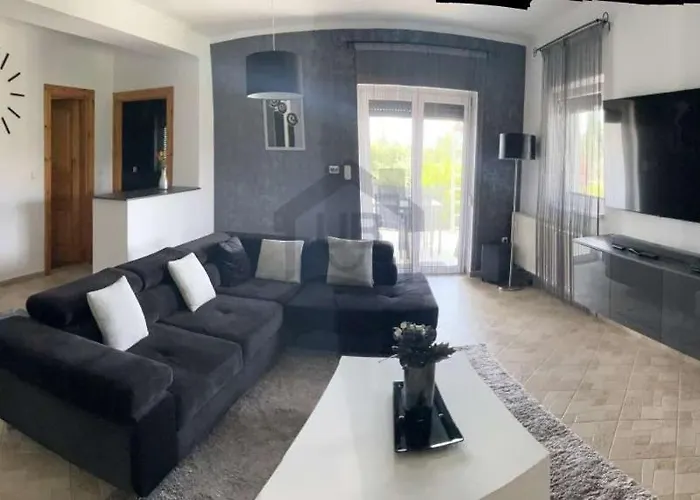 Rebeka Nyaralo Medencevel Holiday home *