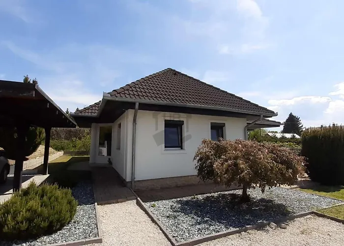 Rebeka Nyaralo Medencevel * Vonyarcvashegy